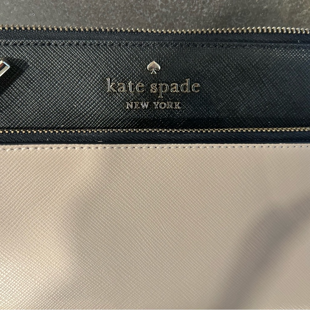 Kate Spade Wristlet - Picture 4 of 4